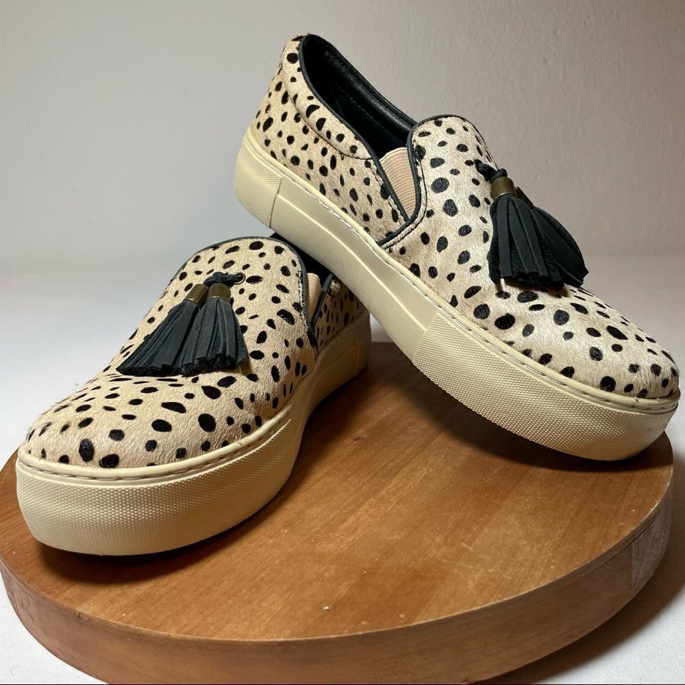 Latigo calf skin dot tassel slip on sneaker